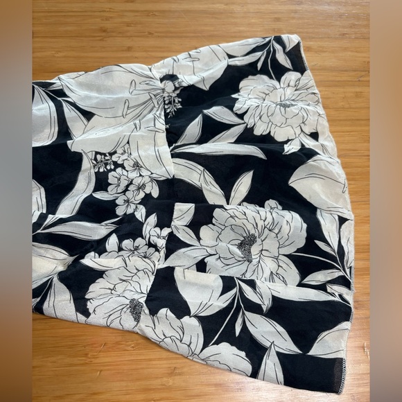 GUC Jade by Johnny Was Eva Floral Tiered Sleeve Top in Black and Cream. Size S - Picture 9 of 11